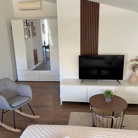 Studio Apartment Elena Zadar Bagian luar foto